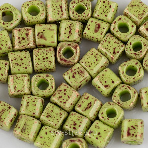 Бисер Cube 4 mm #1209 Мраморный непрозрачный розовое авокадо