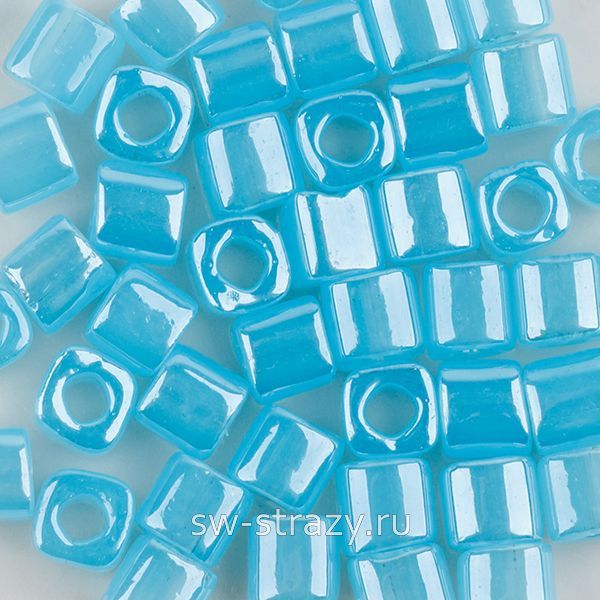 Бисер Cube 4 mm #0143 Бледно-голубой/Перламутровый